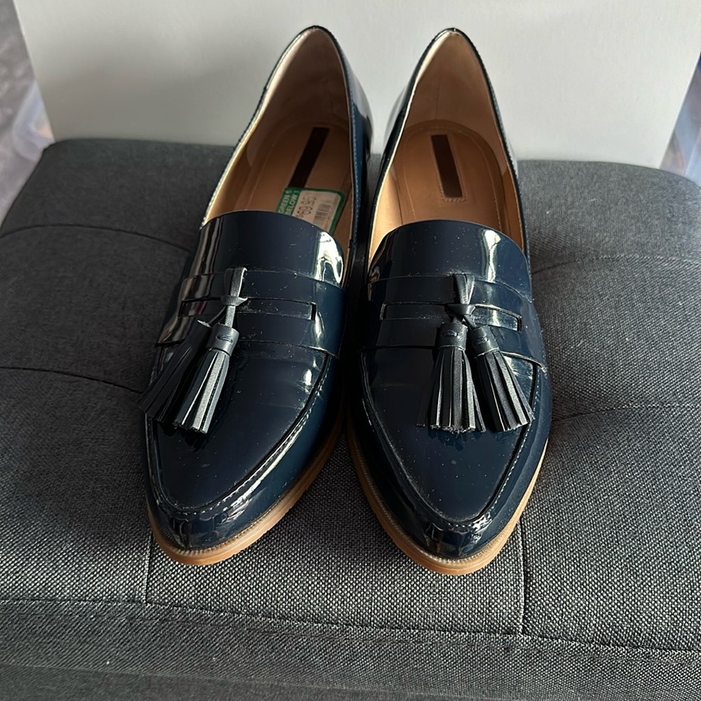 NEW NAVY BLUE PATTEN LEATHER LOAFERS BY TAHARI SIZE 9